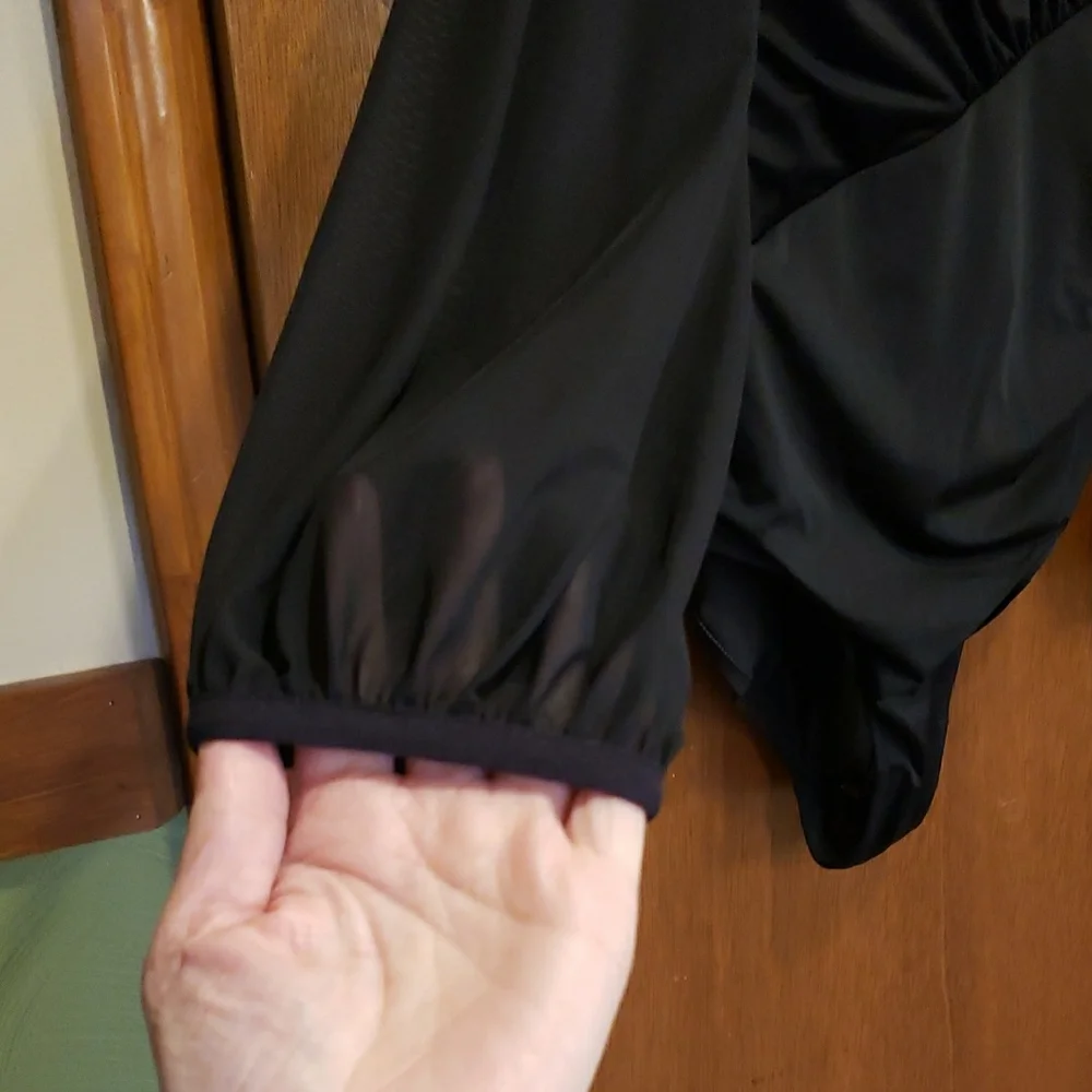 G by Giuliana Black Sheer Long-Sleeve V-Neck One-Piece Swimsuit - Picture 3 of 10